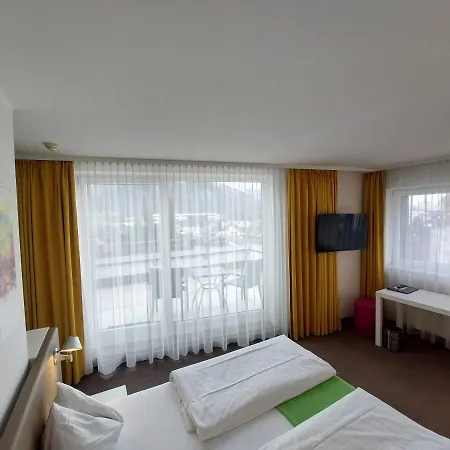 施瓦茨康福艺术住宿酒店 3* 施瓦茨