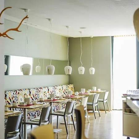 施瓦茨康福艺术住宿酒店